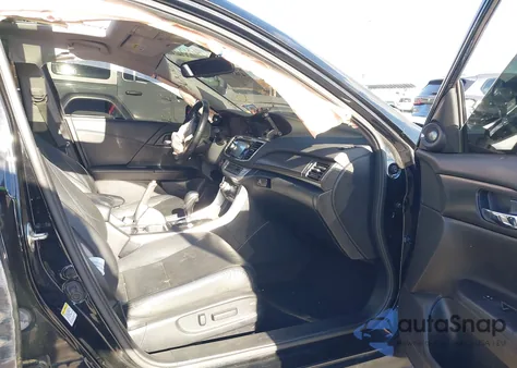 2015 Honda Accord Touring z USA, uszkodzony, nr VIN 1HGCR3F91FA005237